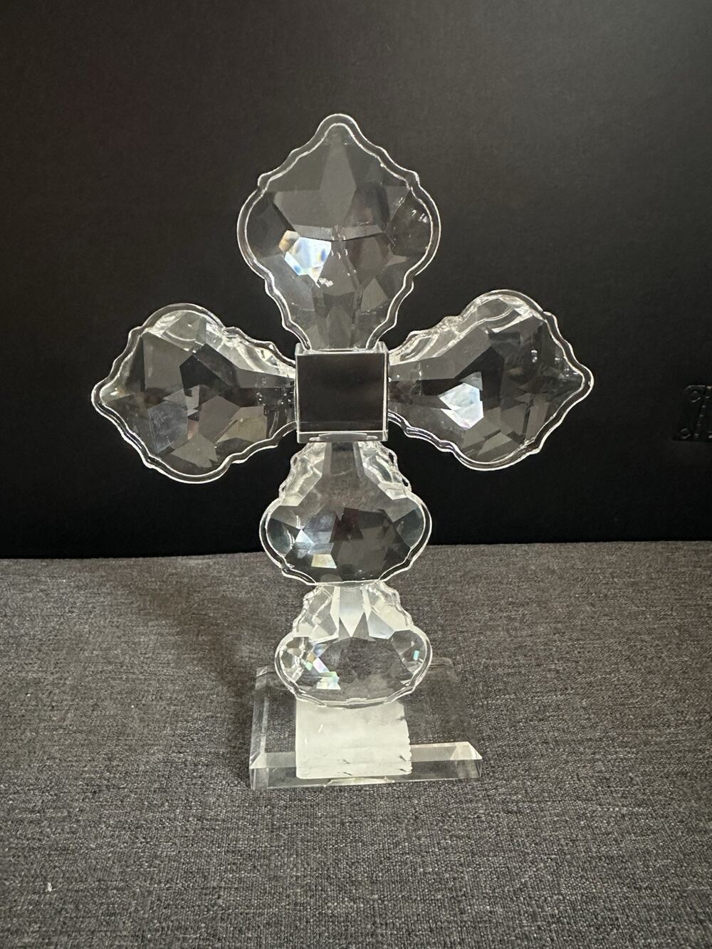 Oleg Cassini Crystal Cross Figurine Faceted Glass Religious Decor 6” Clear